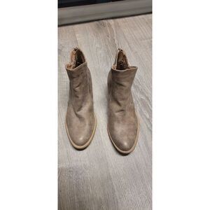 Qupid Women's Taupe Ankle Zip-Up Boots White Embroidered "DAD" Size‎ 8.5